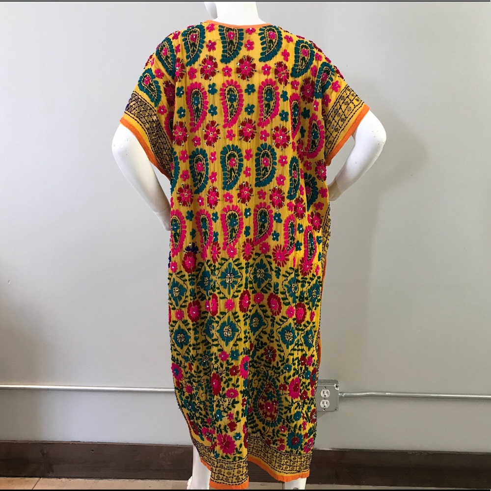 Beautiful Embroidered Yellow Dress Robe/Jacket - Picture 7 of 8